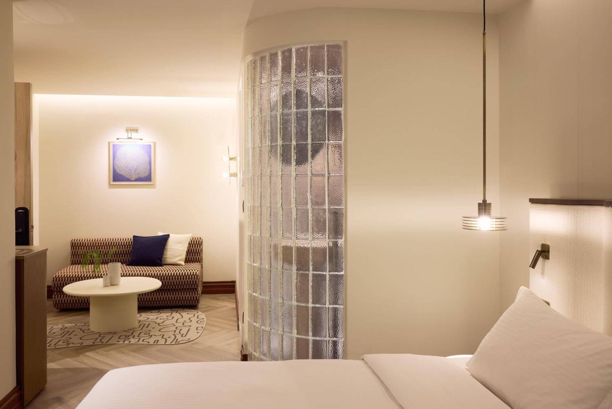 A For Hotel Atene